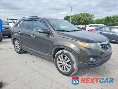 Czwarte zdjęcie samochodu z boku: 2011 KIA SORENTO EX VIN:5XYKUDA18BG134621 - miniatura