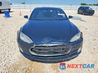 Piąte zdjęcie samochodu w środku: 2015 TESLA MODEL S 85D VIN:5YJSA1H25FF084442 - miniatura