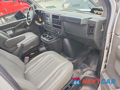 Zdjęcie 8 z 13 samochodu: 2022 GMC SAVANA BOX TRUCK VIN:7GZ37TC74NN010174 - miniatura