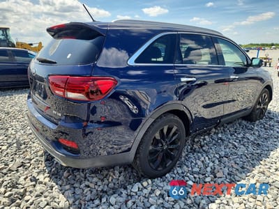 Trzecie zdjęcie samochodu z tyłu: 2020 KIA SORENTO EX V6 VIN:5XYPHDA56LG707272 - miniatura