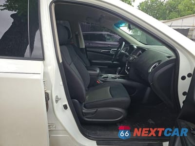 Piąte zdjęcie samochodu w środku: 2018 NISSAN PATHFINDER SV VIN:5N1DR2MN7JC673968 - miniatura