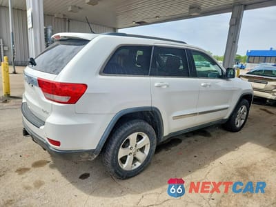 Trzecie zdjęcie samochodu z tyłu: 2013 JEEP GRAND CHEROKEE LAREDO VIN:1C4RJFAT4DC576534 - miniatura