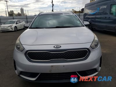 Piąte zdjęcie samochodu w środku: 2017 KIA NIRO LX VIN:KNDCB3LC0H5044920 - miniatura