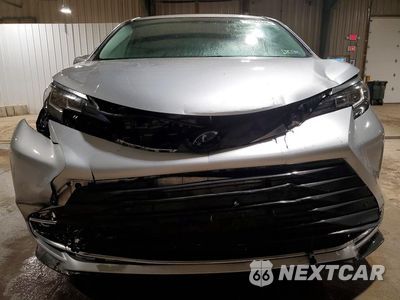 Piąte zdjęcie samochodu w środku: 2023 TOYOTA SIENNA VIN:5TDYRKEC0PS171765 - miniatura