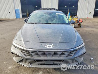Piąte zdjęcie samochodu w środku: 2024 HYUNDAI ELANTRA SEL VIN:KMHLS4DG9RU721778 - miniatura