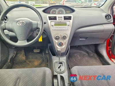 Zdjęcie 9 z 10 samochodu: 2008 TOYOTA YARIS BASE VIN:JTDBT923781234668 - miniatura