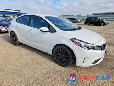 Czwarte zdjęcie samochodu z boku: 2017 KIA FORTE LX VIN:3KPFK4A71HE035804 - miniatura