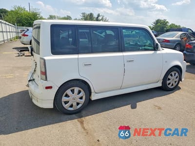 Trzecie zdjęcie samochodu z tyłu: 2005 TOYOTA SCION XB VIN:JTLKT324650214391 - miniatura