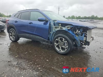 Czwarte zdjęcie samochodu z boku: 2024 CHEVROLET TRAX 1LT VIN:KL77LHE23RC215508 - miniatura