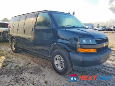 Czwarte zdjęcie samochodu z boku: 2020 CHEVROLET EXPRESS 2500 CARGO DELIVERY VAN VIN:1GCWGAFP5L1122948 - miniatura