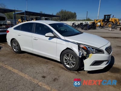 Czwarte zdjęcie samochodu z boku: 2016 HYUNDAI SONATA SE VIN:5NPE24AF3GH402246 - miniatura