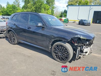 Czwarte zdjęcie samochodu z boku: 2020 BMW X5 M50I VIN:5UXJU4C02L9C22634 - miniatura