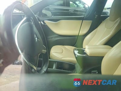 Zdjęcie 7 z 12 samochodu: 2014 TESLA MODEL S VIN:5YJSA1H10EFP60852 - miniatura