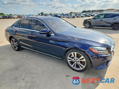 Czwarte zdjęcie samochodu z boku: 2019 MERCEDES-BENZ C 300 VIN:55SWF8DB2KU302332 - miniatura