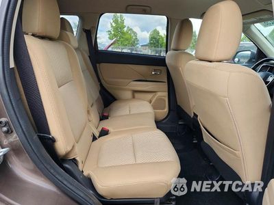 Zdjęcie 11 z 14 samochodu: 2016 MITSUBISHI OUTLANDER SE VIN:JA4AZ3A31GZ011027 - miniatura