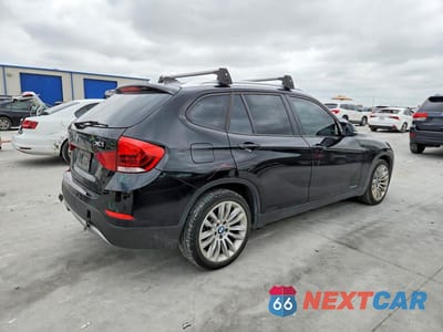 Trzecie zdjęcie samochodu z tyłu: 2013 BMW X1 SDRIVE28I VIN:WBAVM1C57DVW44804 - miniatura