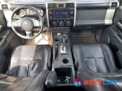Zdjęcie 8 z 13 samochodu: 2007 TOYOTA FJ CRUISER BASE VIN:JTEBU11F170093784 - miniatura