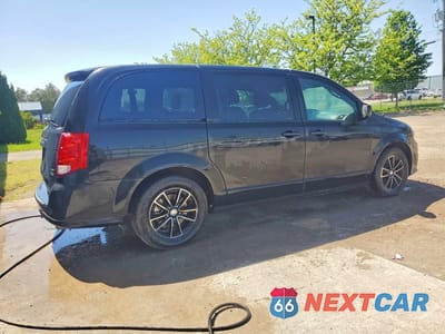 Trzecie zdjęcie samochodu z tyłu: 2019 DODGE GRAND CARAVAN GT VIN:2C4RDGEG7KR515788 - miniatura