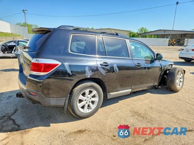 Trzecie zdjęcie samochodu z tyłu: 2013 TOYOTA HIGHLANDER SE VIN:5TDBK3EH3DS248376 - miniatura