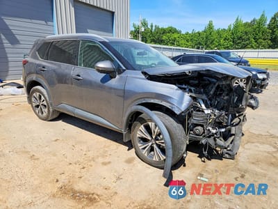 Czwarte zdjęcie samochodu z boku: 2021 NISSAN ROGUE SV VIN:5N1AT3BA2MC734285 - miniatura