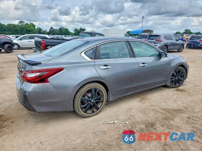Trzecie zdjęcie samochodu z tyłu: 2018 NISSAN ALTIMA 2.5 SR VIN:1N4AL3AP8JC200543 - miniatura