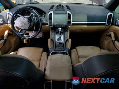 Zdjęcie 8 z 13 samochodu: 2017 PORSCHE CAYENNE VIN:WP1AA2A2XHKA91838 - miniatura