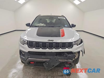 Piąte zdjęcie samochodu w środku: 2025 JEEP COMPASS TRAILHAWK VIN:3C4NJDDN2ST583922 - miniatura
