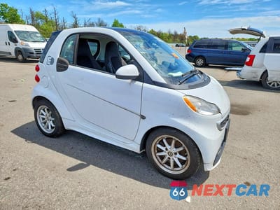 Czwarte zdjęcie samochodu z boku: 2016 SMART FORTWO VIN:WMEEJ9AA1GK842182 - miniatura