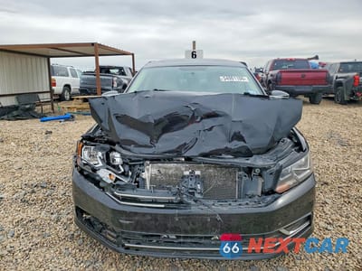 Piąte zdjęcie samochodu w środku: 2018 VOLKSWAGEN PASSAT SE VIN:1VWBA7A3XJC051039 - miniatura