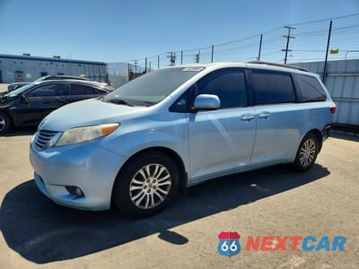 2017 TOYOTA SIENNA XLE 8-PASSENGER 5TDYZ3DC7HS807820 - główne zdjęcie licytacji z USA - miniatura