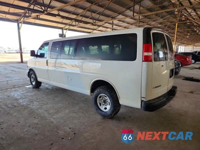 Trzecie zdjęcie samochodu z tyłu: 2020 CHEVROLET EXPRESS G3500 LS 6.0L V8 PASSENGER VIN:1GAZGNFG8L1251425 - miniatura