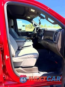Piąte zdjęcie samochodu w środku: 2021 CHEVROLET SILVERADO K1500 LT VIN:1GCUYDED0MZ214405 - miniatura