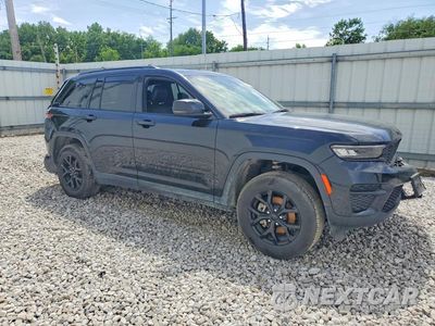 Czwarte zdjęcie samochodu z boku: 2025 JEEP GRAND CHEROKEE LAREDO VIN:1C4RJHAG4S8699426 - miniatura