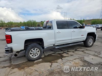 Trzecie zdjęcie samochodu z tyłu: 2018 CHEVROLET SILVERADO K3500 LT VIN:1GC4KZCY4JF261616 - miniatura