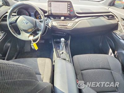 Zdjęcie 8 z 12 samochodu: 2019 TOYOTA C-HR XLE VIN:JTNKHMBX7K1057310 - miniatura