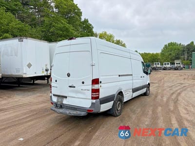 Czwarte zdjęcie samochodu z boku: 2015 MERCEDES-BENZ SPRINTER 2500 VIN:WD3PE8DC0FP144872 - miniatura