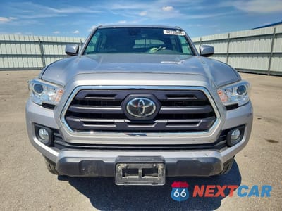 Piąte zdjęcie samochodu w środku: 2019 TOYOTA TACOMA SR5 V6 VIN:3TMCZ5AN4KM224012 - miniatura