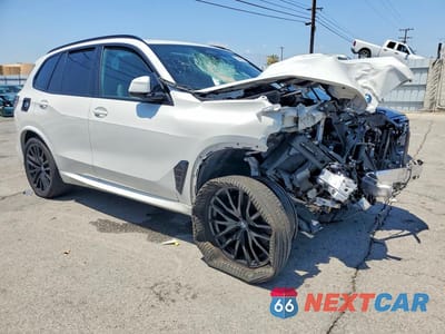 Czwarte zdjęcie samochodu z boku: 2024 BMW X5 XDRIVE40I VIN:5UX23EU03R9S86229 - miniatura