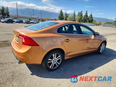 Trzecie zdjęcie samochodu z tyłu: 2013 VOLVO S60 T5 VIN:YV1612FS1D2201700 - miniatura