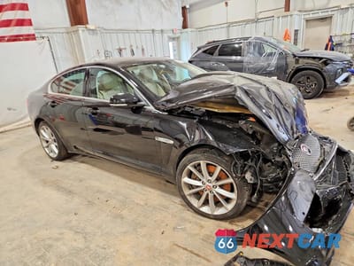 Czwarte zdjęcie samochodu z boku: 2015 JAGUAR XF 3.0 SPORT AWD VIN:SAJWJ0FF2F8U57813 - miniatura