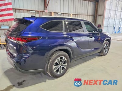 Trzecie zdjęcie samochodu z tyłu: 2026 TOYOTA HIGHLANDER XLE VIN:5TDKDRBH8TS598599 - miniatura