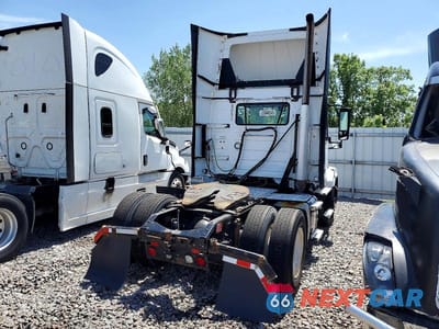 Czwarte zdjęcie samochodu z boku: 2018 VOLVO VNL SEMI TRUCK VIN:4V4N39TGXJN892535 - miniatura