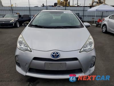 Piąte zdjęcie samochodu w środku: 2013 TOYOTA PRIUS C TWO VIN:JTDKDTB39D1545572 - miniatura