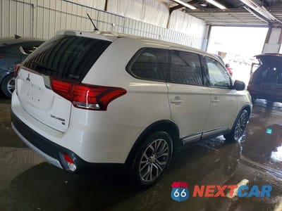 Trzecie zdjęcie samochodu z tyłu: 2016 MITSUBISHI OUTLANDER SE VIN:JA4AZ3A34GZ003276 - miniatura