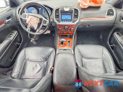 Zdjęcie 8 z 12 samochodu: 2013 CHRYSLER 300 VIN:2C3CCAAG9DH530009 - miniatura