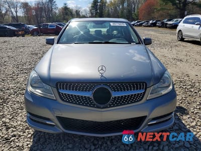 Piąte zdjęcie samochodu w środku: 2014 MERCEDES-BENZ C 250 VIN:WDDGF4HB7ER305899 - miniatura