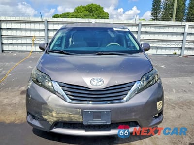 Piąte zdjęcie samochodu w środku: 2013 TOYOTA SIENNA LE VIN:5TDKK3DC1DS378386 - miniatura