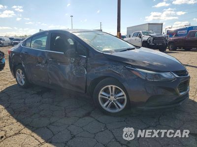 Czwarte zdjęcie samochodu z boku: 2017 CHEVROLET CRUZE LT VIN:1G1BE5SM5H7142492 - miniatura