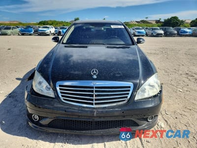 Piąte zdjęcie samochodu w środku: 2008 MERCEDES-BENZ S 550 VIN:WDDNG71X98A159181 - miniatura