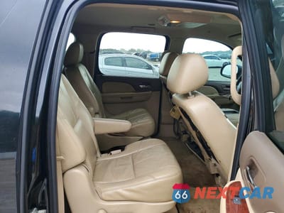 Zdjęcie 11 z 13 samochodu: 2011 CHEV SUBURBAN VIN:1GNSCJE06BR103945 - miniatura